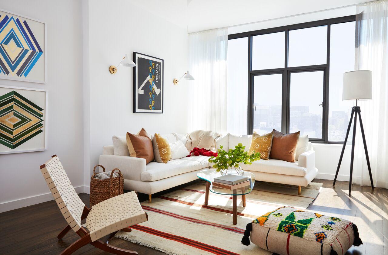 Mindy Kaling S Nyc Apartment Makeover Paintzen Recently We Were Lucky Enough To Partner With One Kings Lane Lend A Painting Hand On Spring Redesign Of The Fabulous Mindy Kaling S Nyc Apartment
