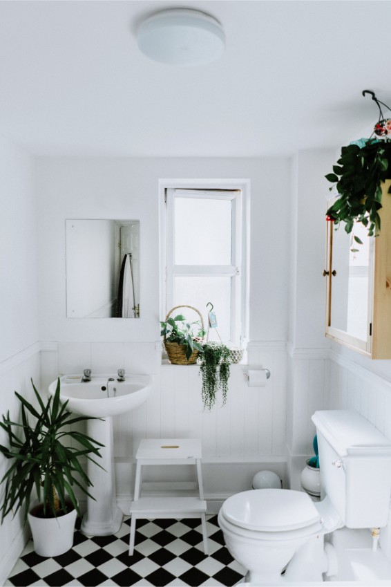 black and white tile bathroom