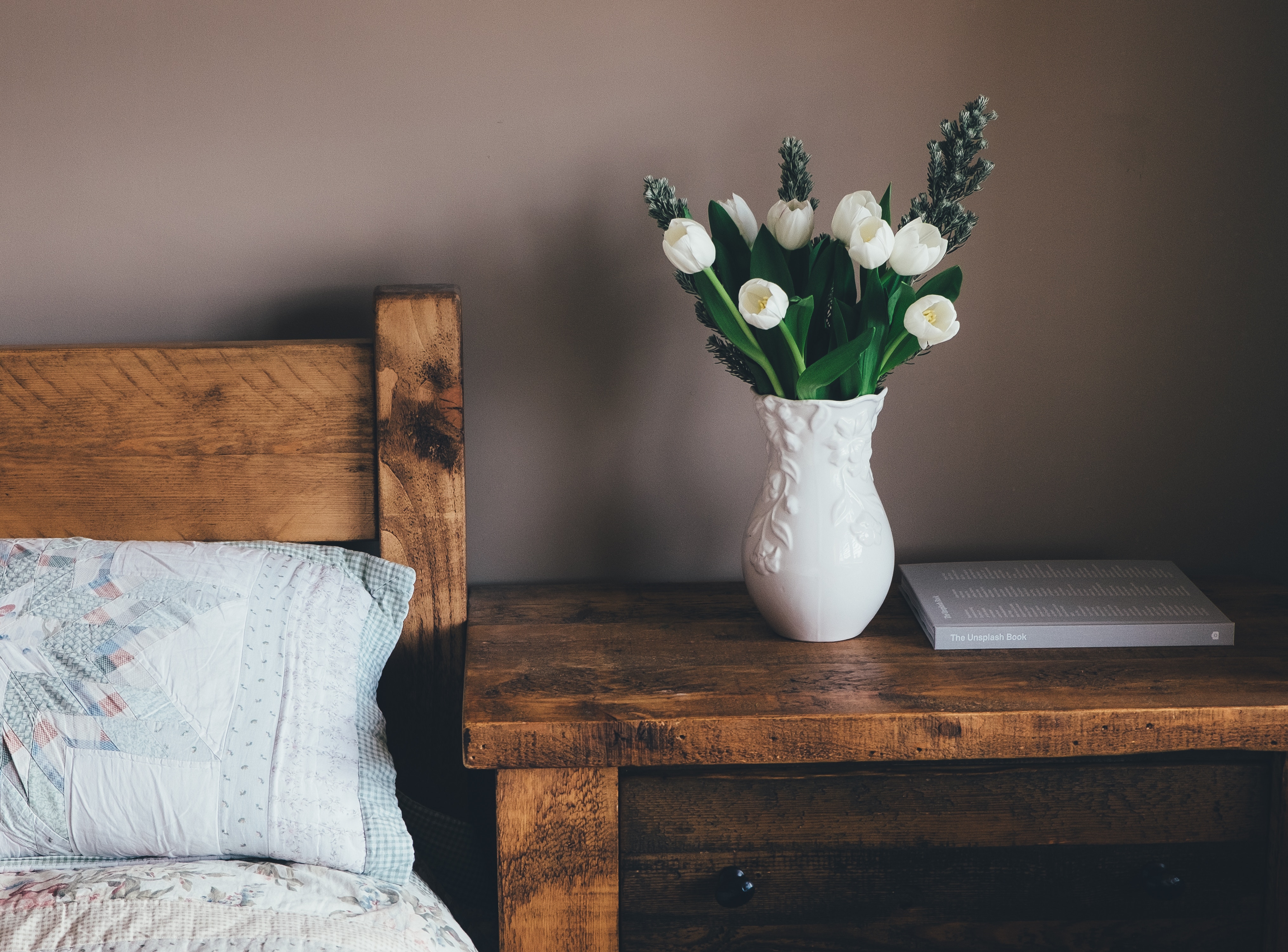 paintzen-brown-bedroom-wood-accents