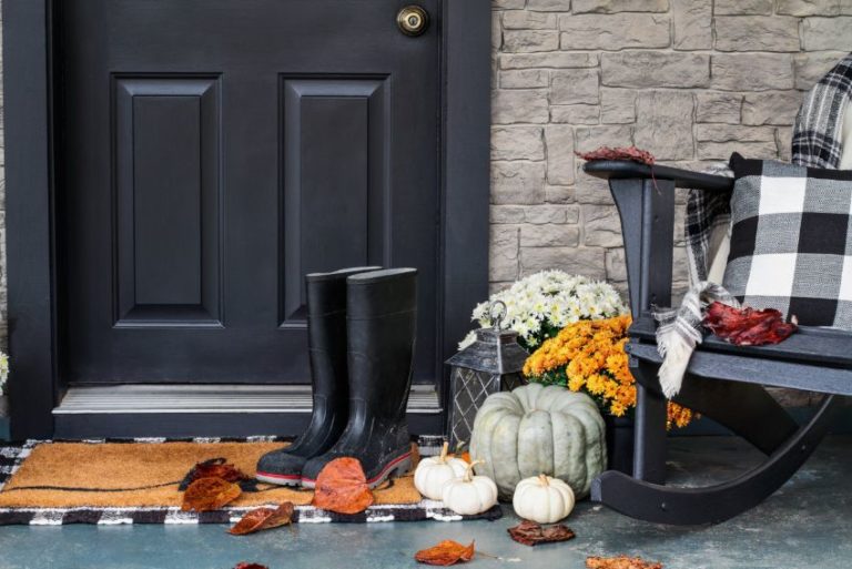 black front door fall decor