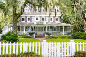 Beautiful home in ISLE OF HOPE, GA USA - NOVEMBER 1, 2013: Historic residential district.